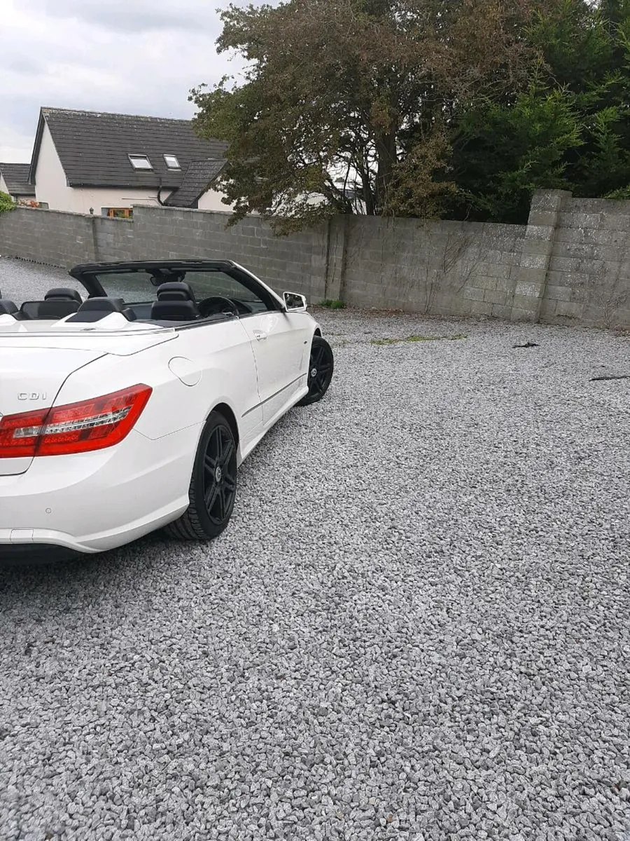 Mercedes e220 convertible - Image 2
