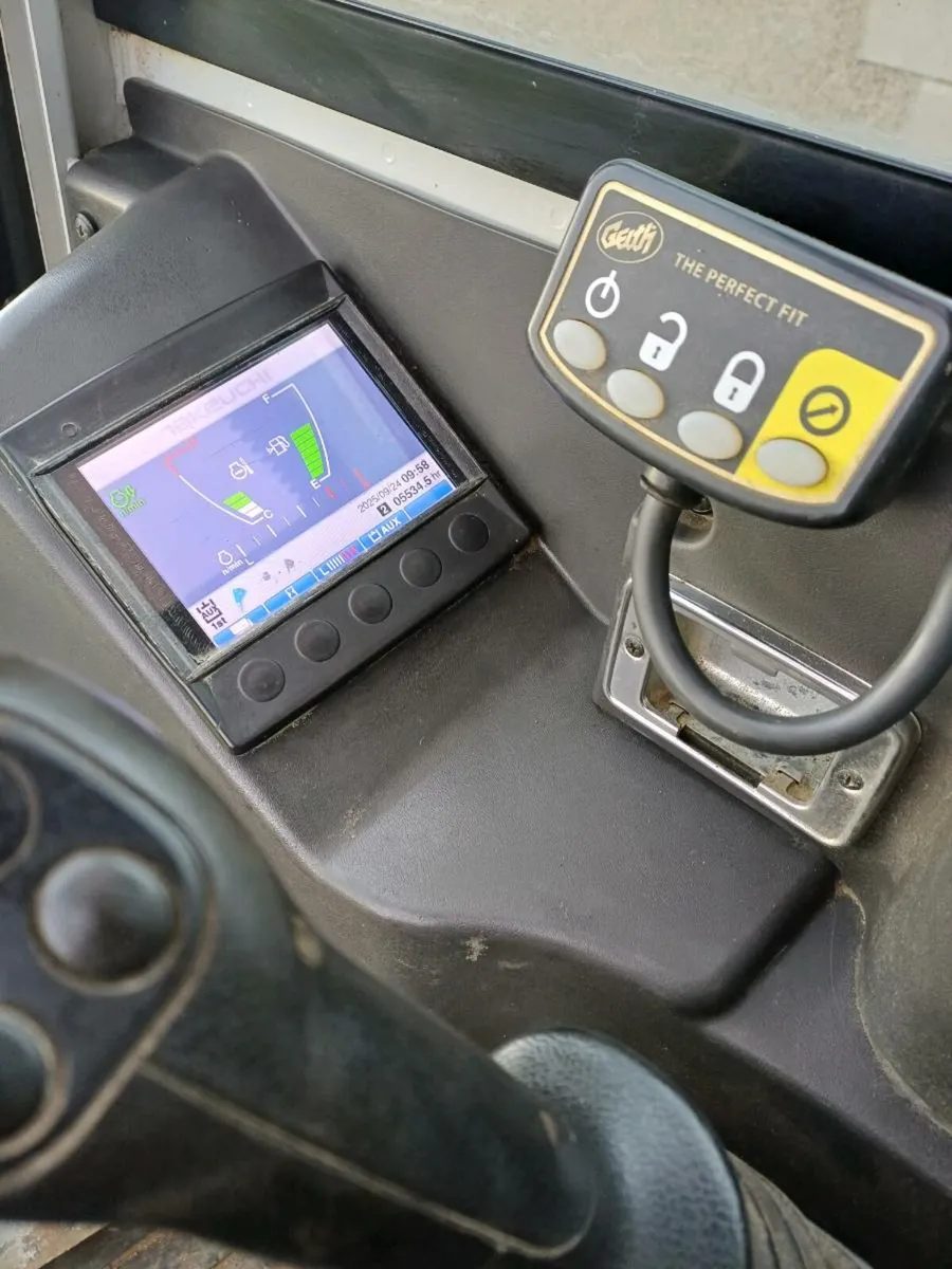 2017 Takeuchi TB230 - Image 3