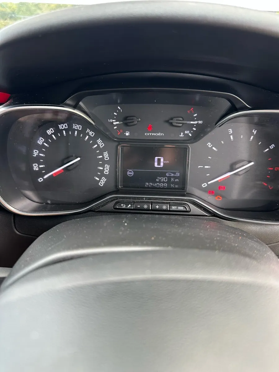 Car - Image 4