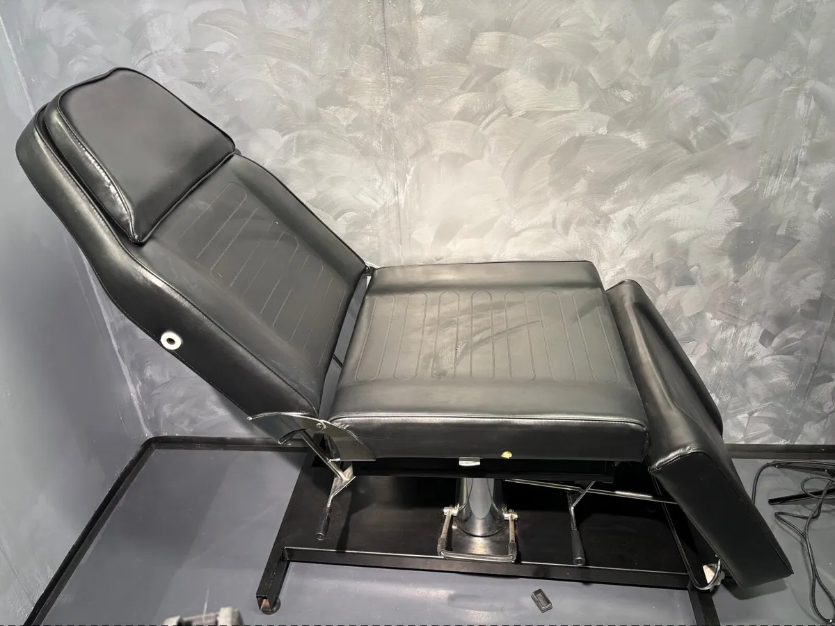 Hydraulic tattoo/beauty bed - Image 2