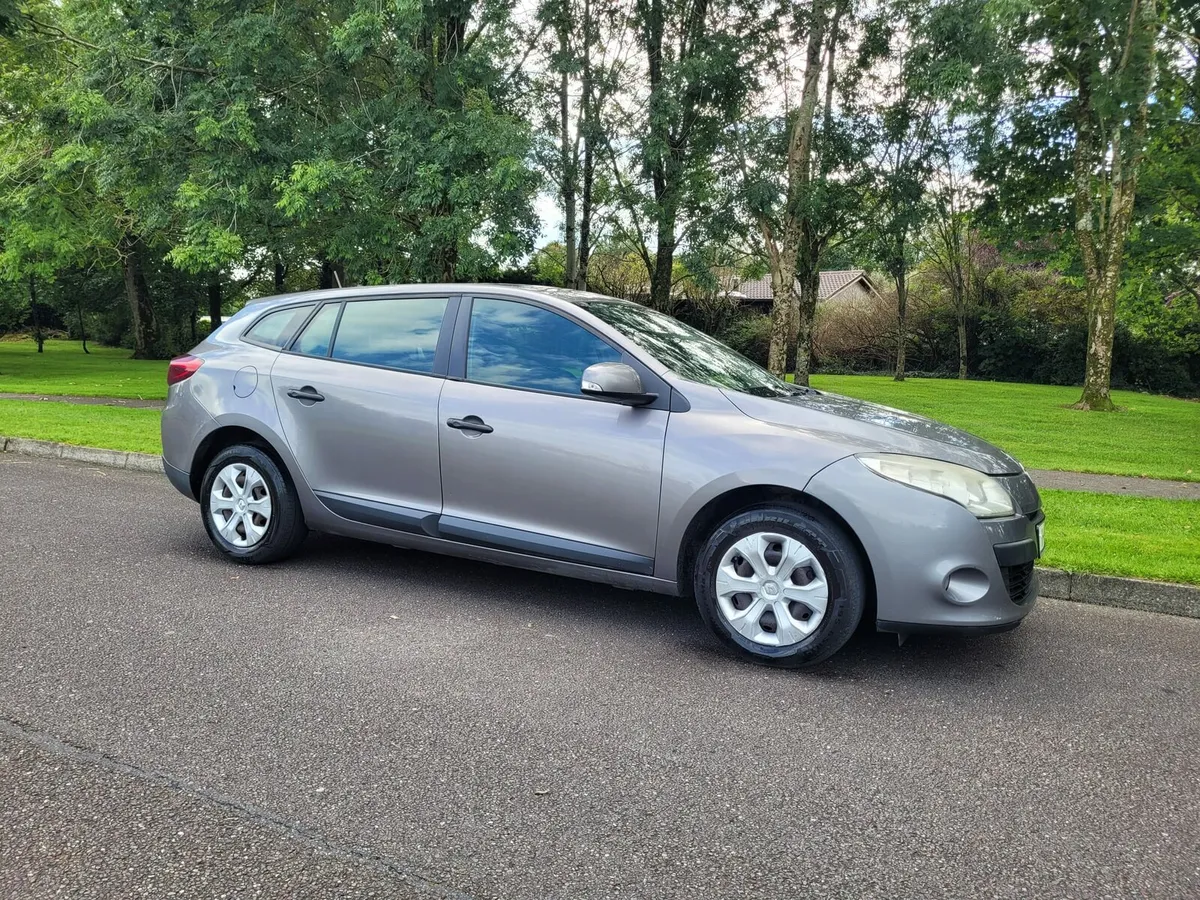 SPOTLESS 2011 RENAULT MEGANE NCT/TAXED UNTIL 3/26 - Image 2