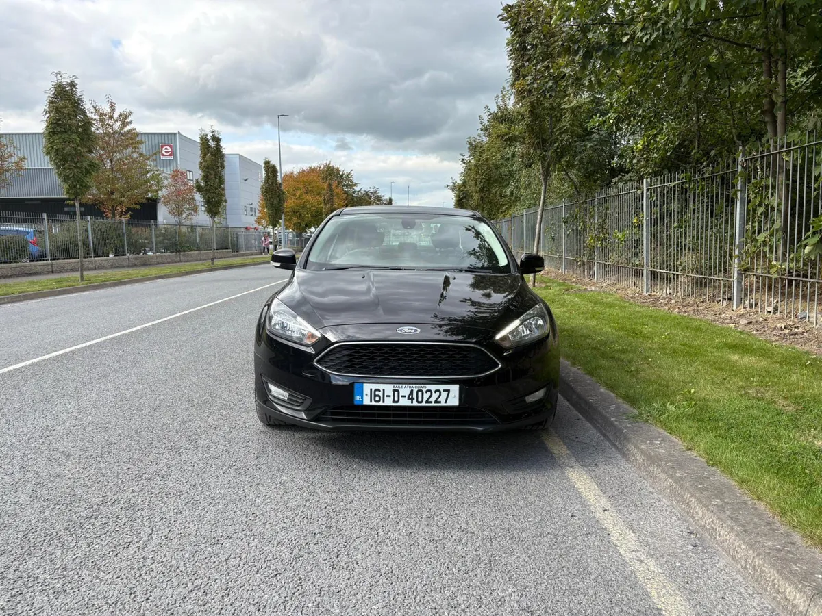 Ford Focus 2016 saloon 1 owner fsh - Image 4
