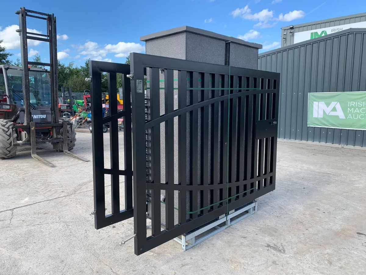 NEW 17FT IRON GATES & PILLARS FOR AUCTION - NAAS - Image 4