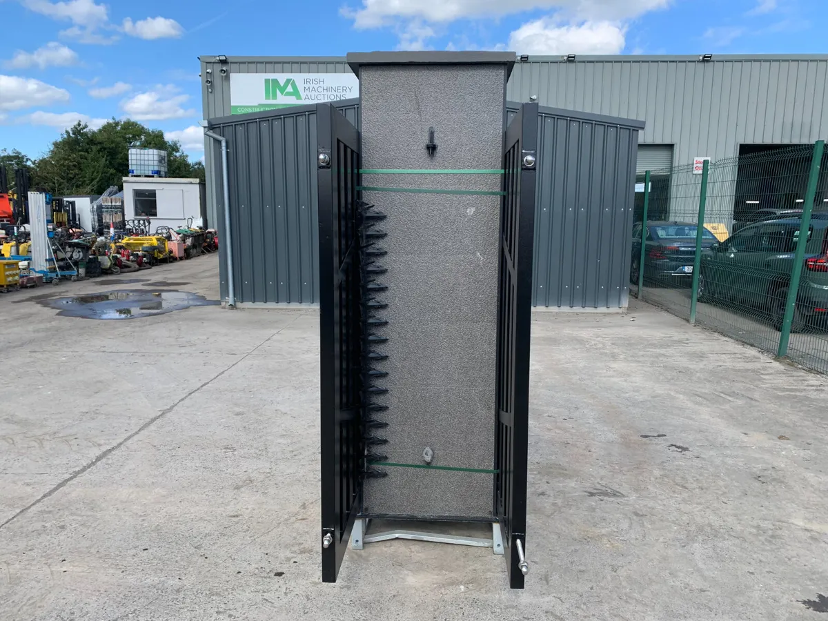 NEW 17FT IRON GATES & PILLARS FOR AUCTION - NAAS - Image 3