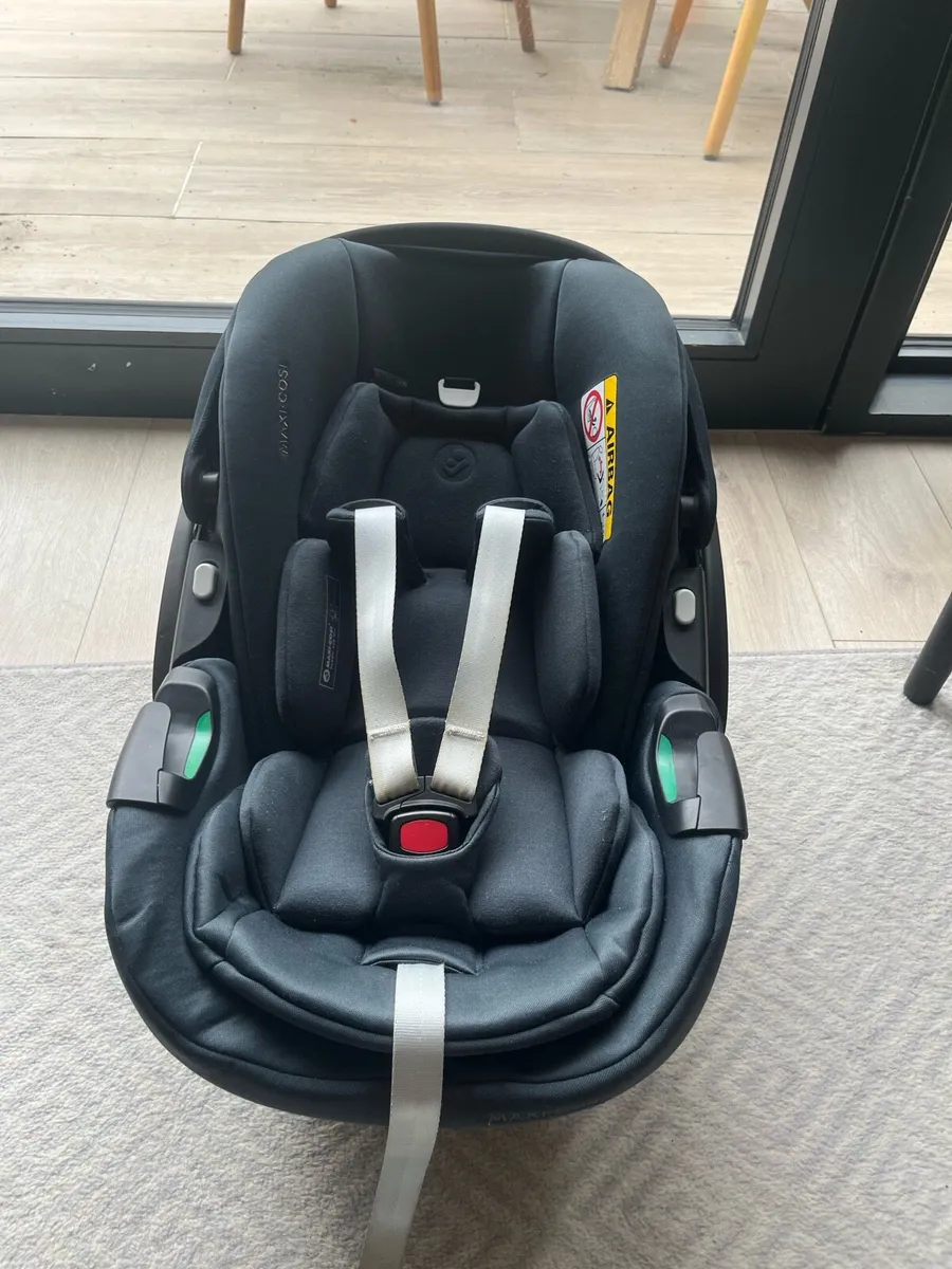Maxi Cosi Pebble 360 Pro car seat & base-Graphite - Image 1
