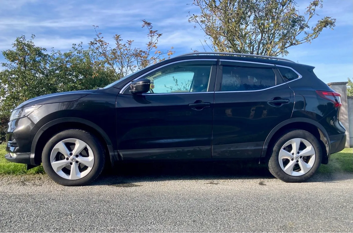 Nissan Qashqai SV 1.2 Petrol Automatic - Image 3