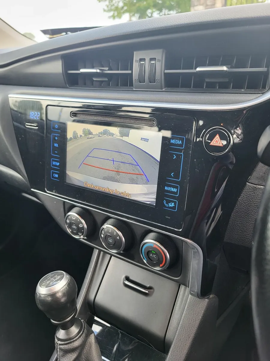 Toyota Corolla 2017 - Image 2
