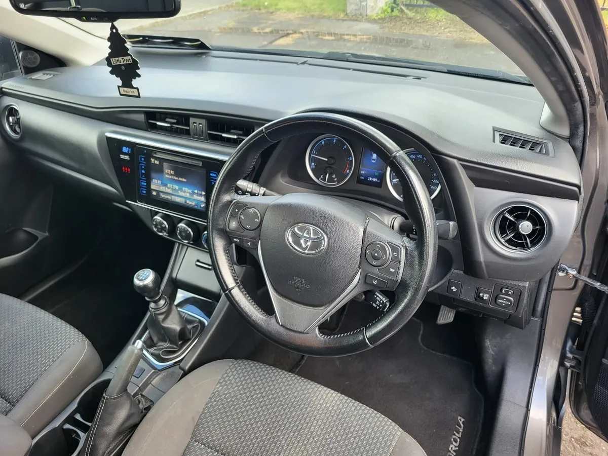 Toyota Corolla 2017 - Image 4