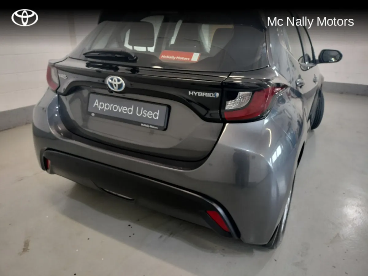 Toyota Yaris HYBRID LUNA - Image 3