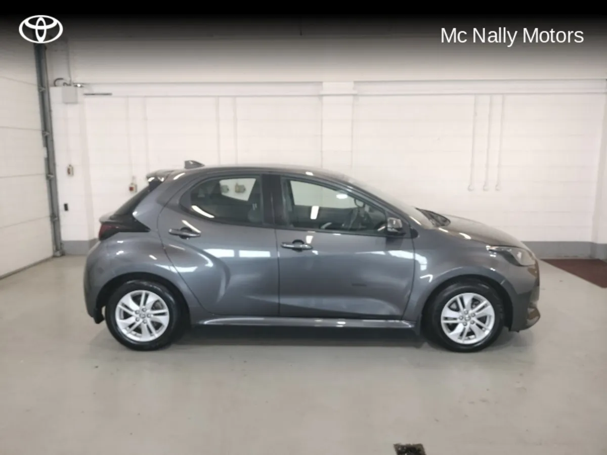 Toyota Yaris HYBRID LUNA - Image 4
