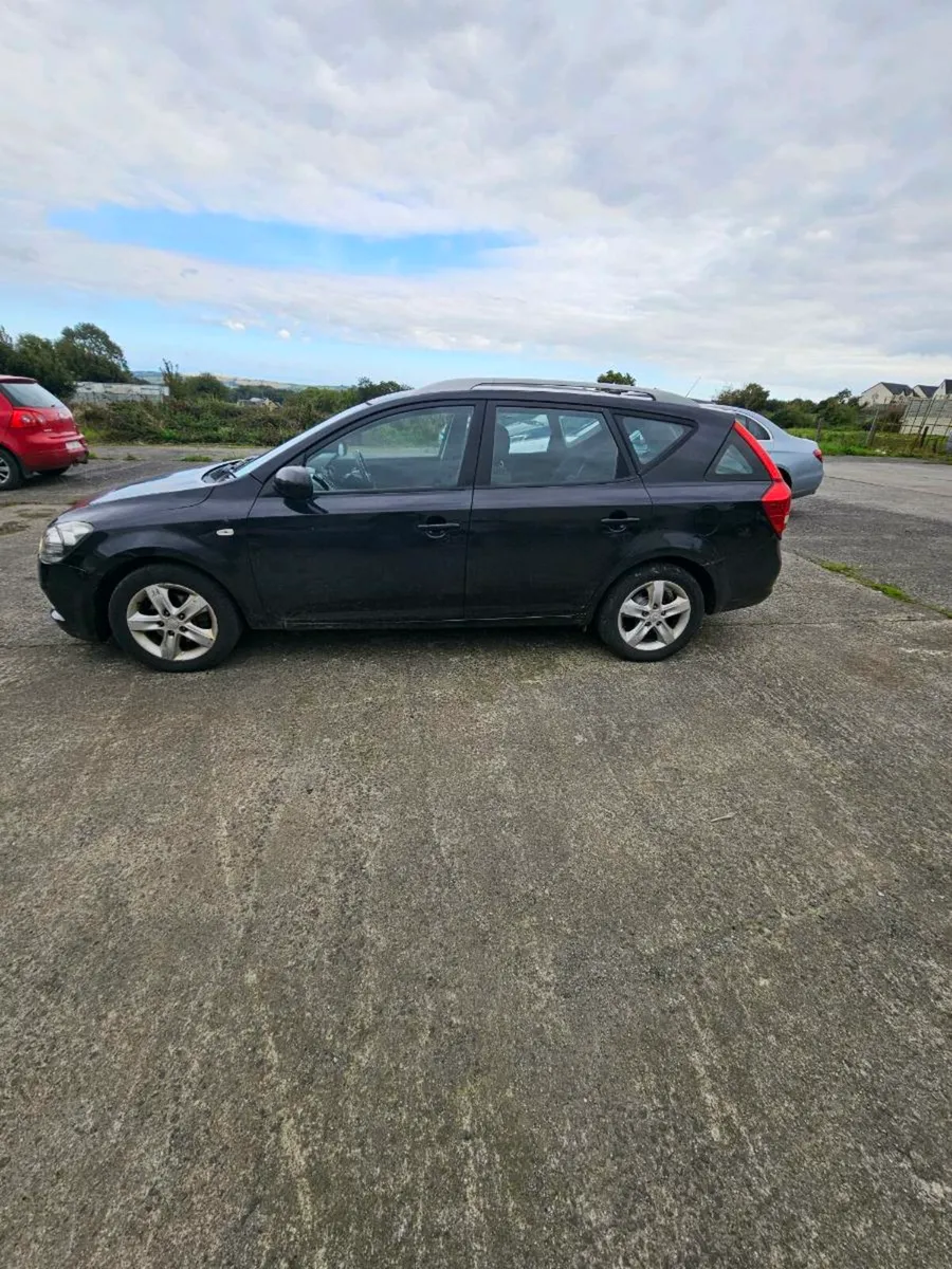 Kia Ceed Automatic - Image 1