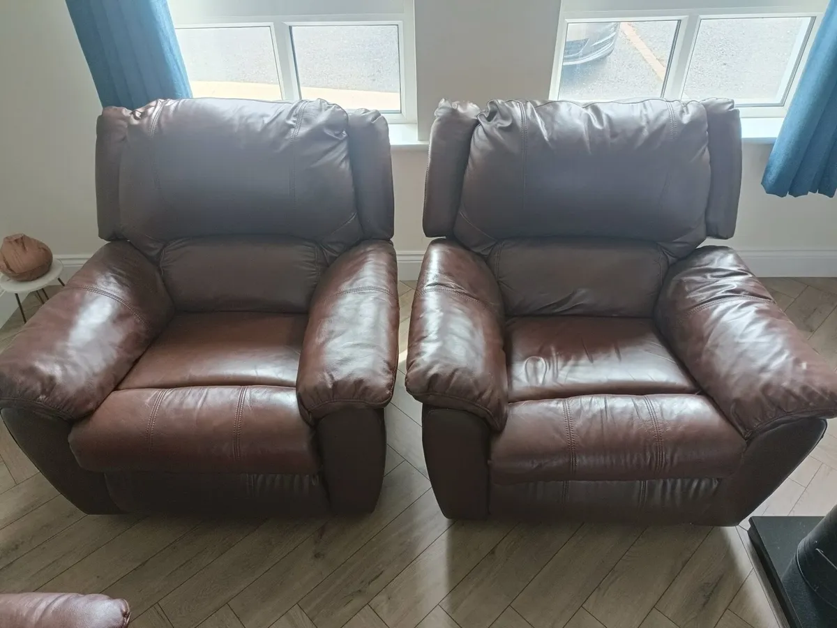 Free recliner couches - Image 1