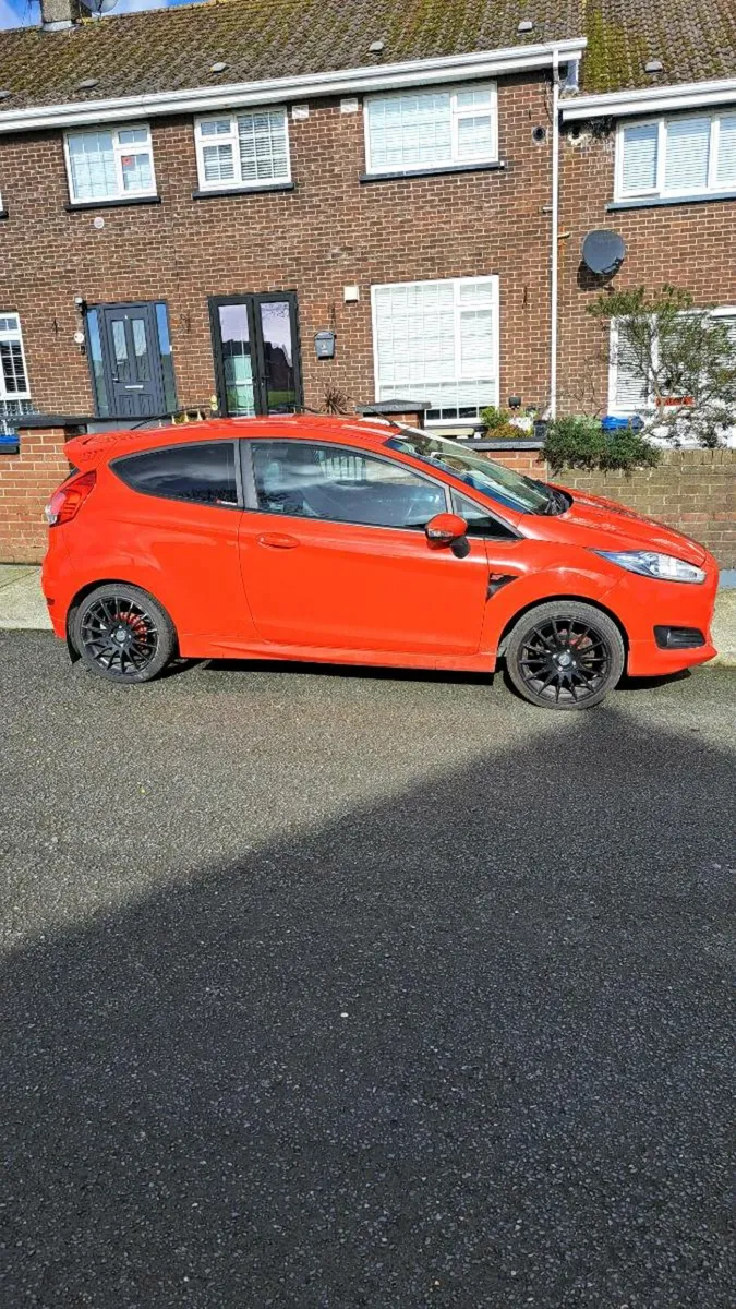 Ford fiesta zetec 2015 - Image 1