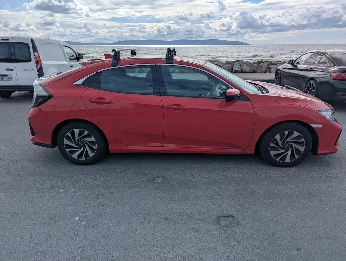 Honda Civic 2019 - Image 2