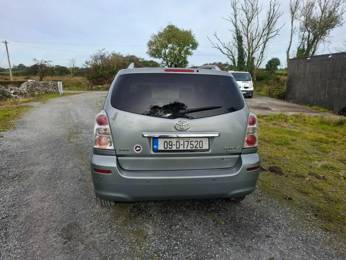 Toyota Corolla 2009 - Image 2