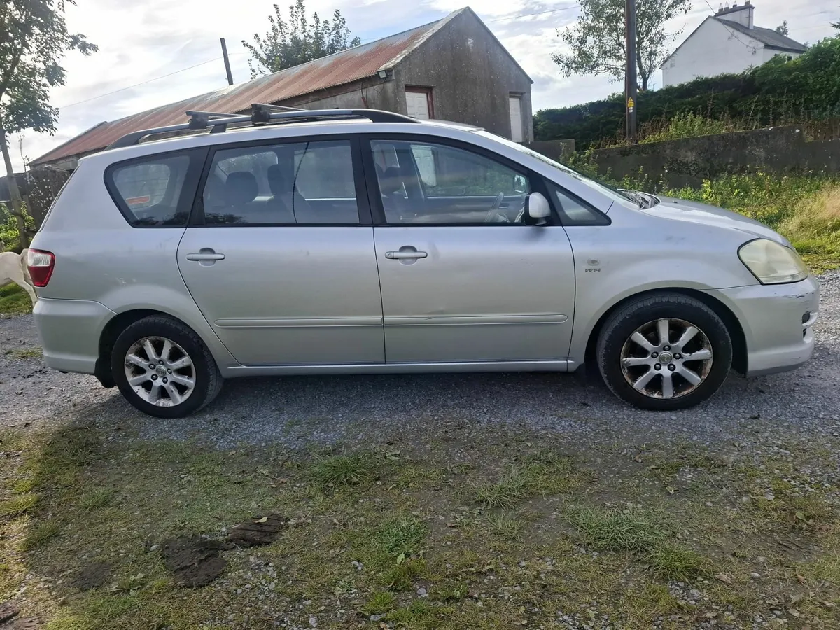 Toyota Avensis 2005 - Image 1