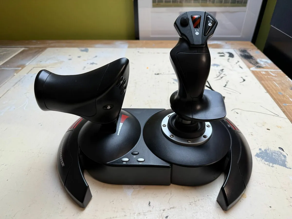 THURSTMASTER HOTAS  X V2 - Image 1