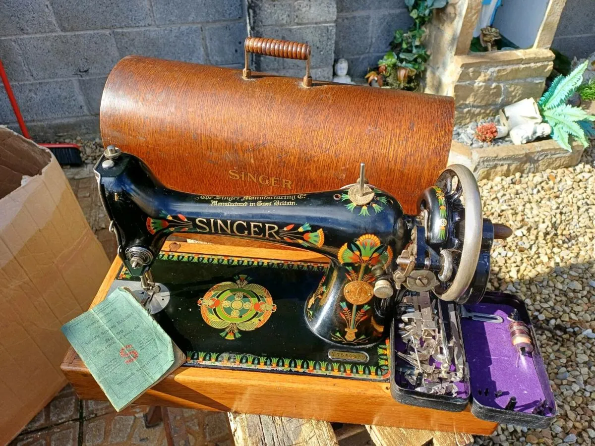 1930 Handcrank Singer Sewing Machine - Image 1