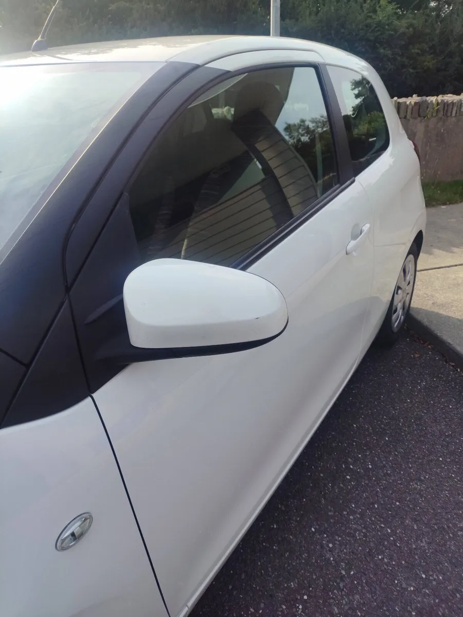 2016 Citroen C1 1.2 PureTech Flair Hatchback 3dr - Image 3