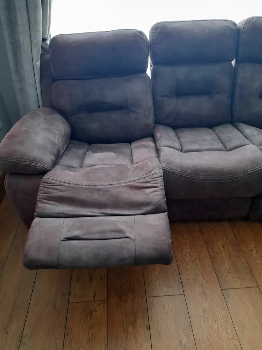 Sofa  3 seater recliner and  two 1 seater recliner - Image 3