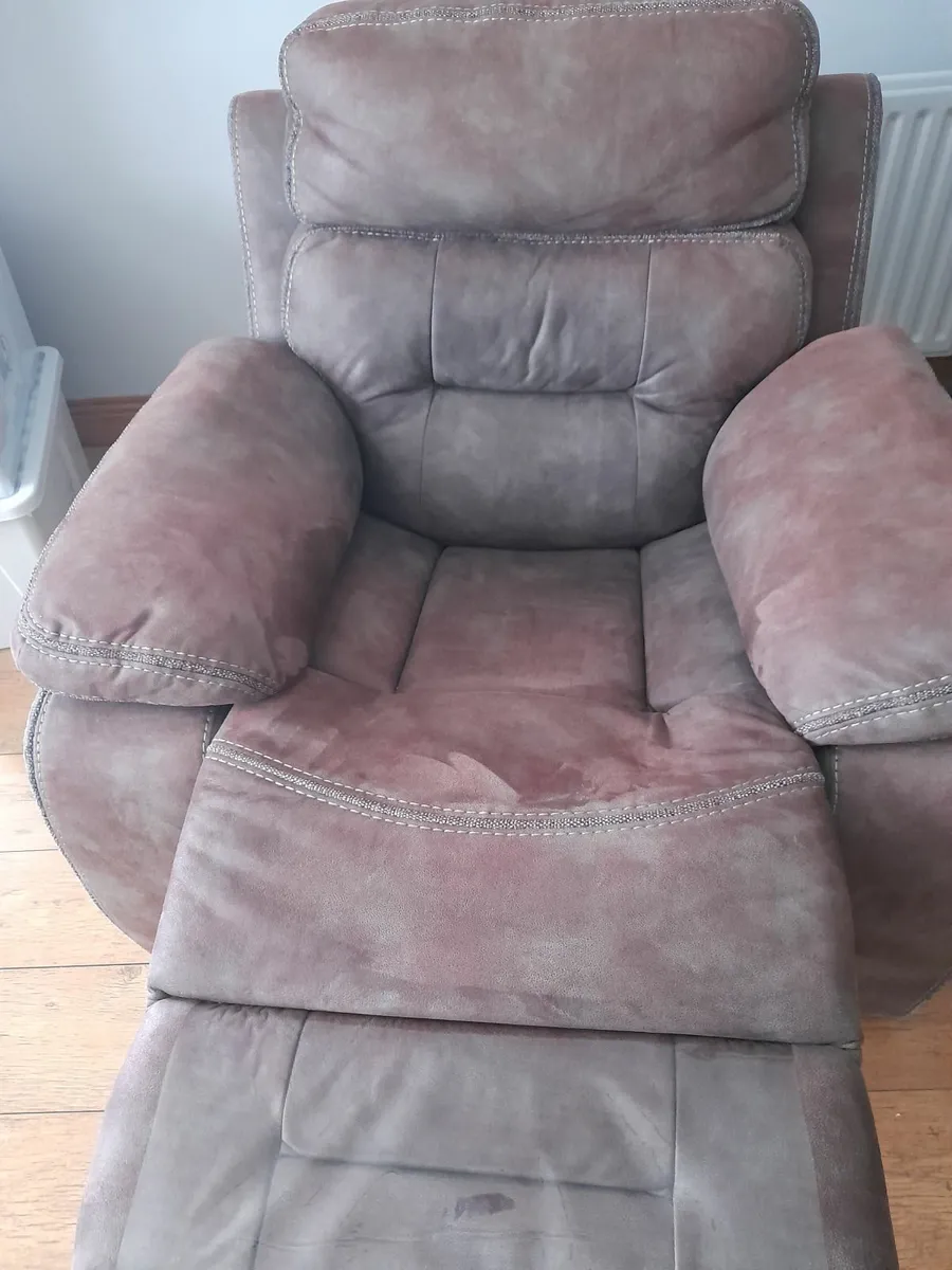 Sofa  3 seater recliner and  two 1 seater recliner - Image 4