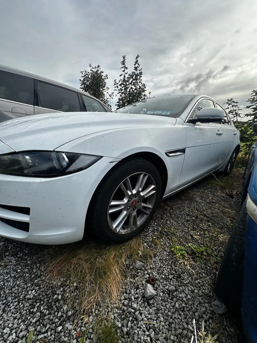 2017 Jaguar XE Automatic - Image 3