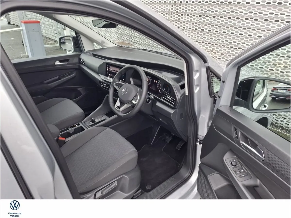 Volkswagen Caddy Maxi Life 7 Seat 122HP DSG Autom - Image 2