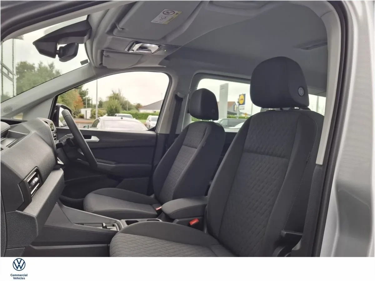 Volkswagen Caddy Maxi Life 7 Seat 122HP DSG Autom - Image 4