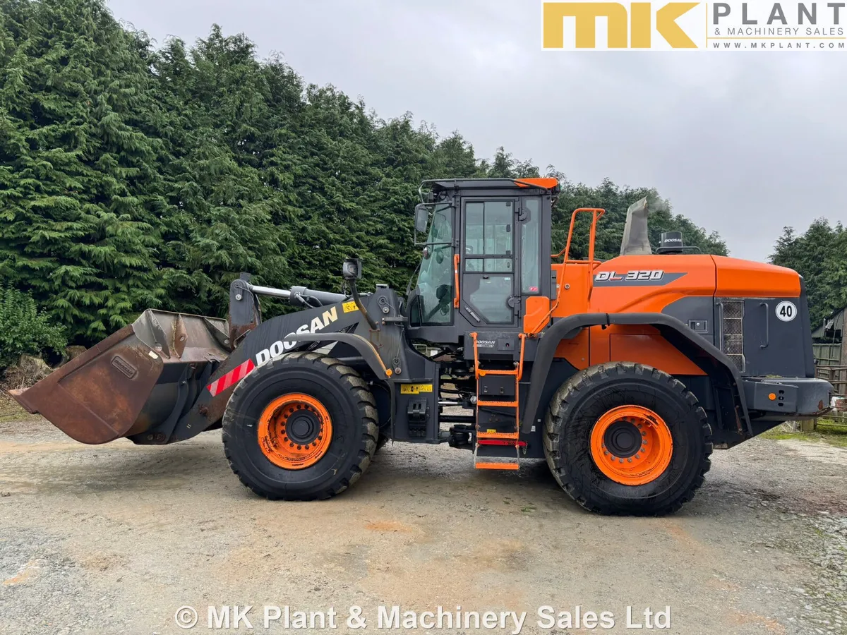 Doosan Develon DL320 Loading Shovel / Wheel Loader - Image 1