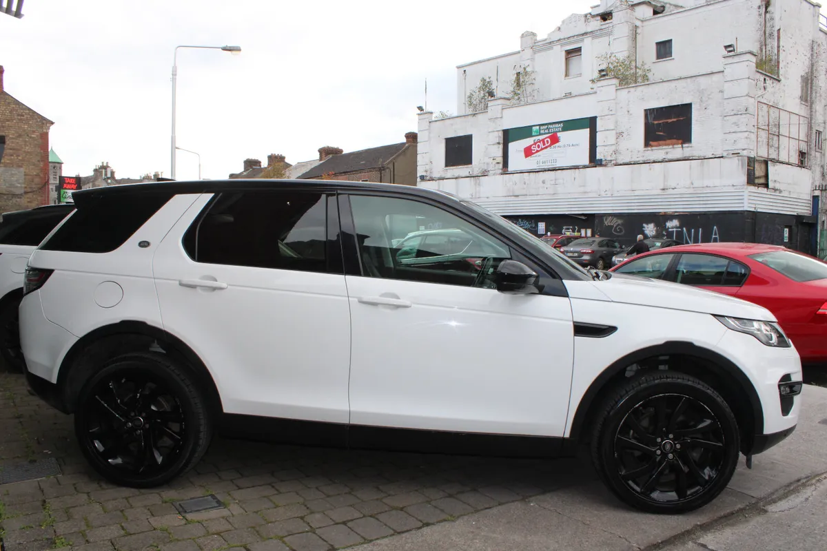 Land Rover Discovery Sport HSE AUTO 7 SEAT 2018 - Image 3