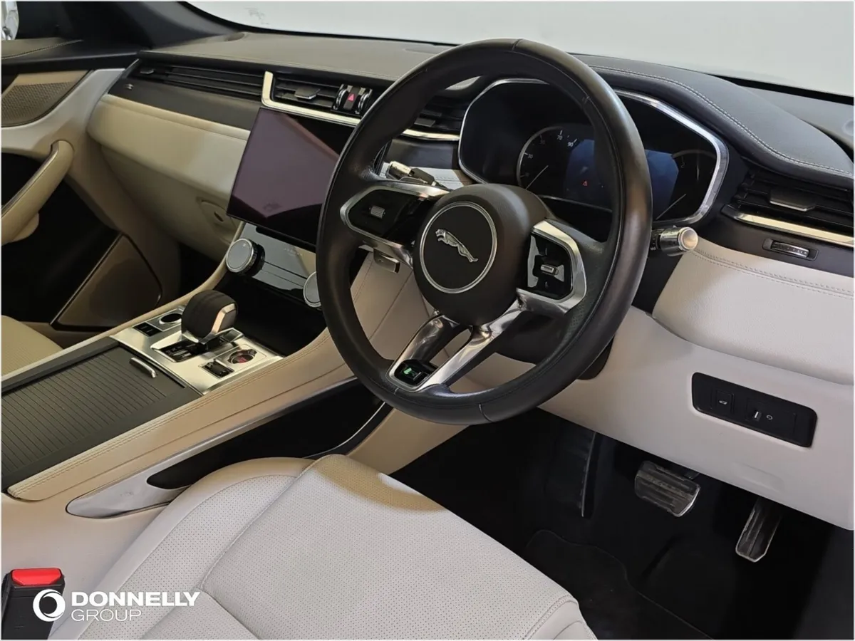 Jaguar F-pace F-Pace Estate Special Editions R-Dyn - Image 4