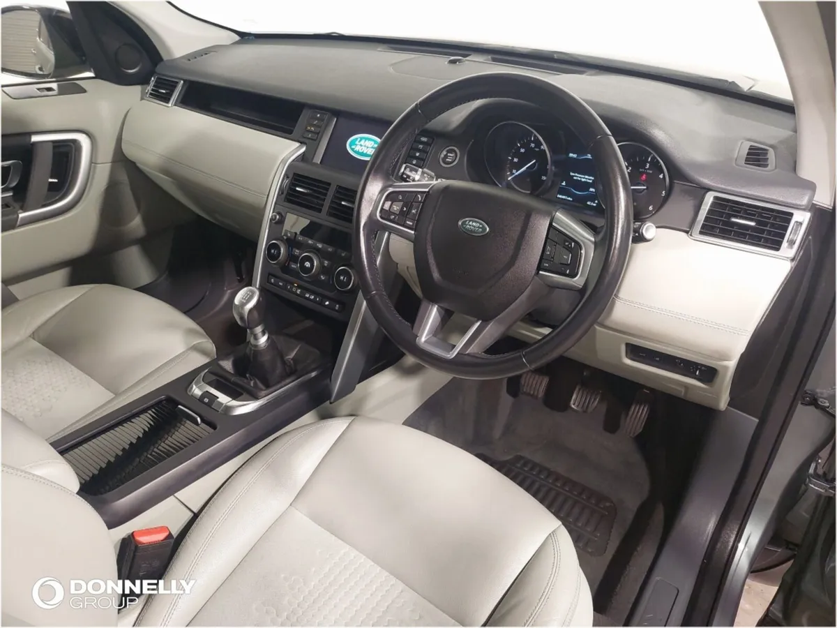 Land Rover Discovery Sport Diesel Sw SE Tech - Image 3