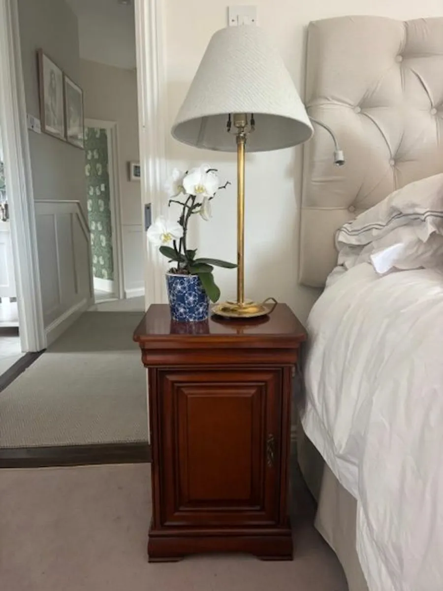 bedroom furniture - Image 1