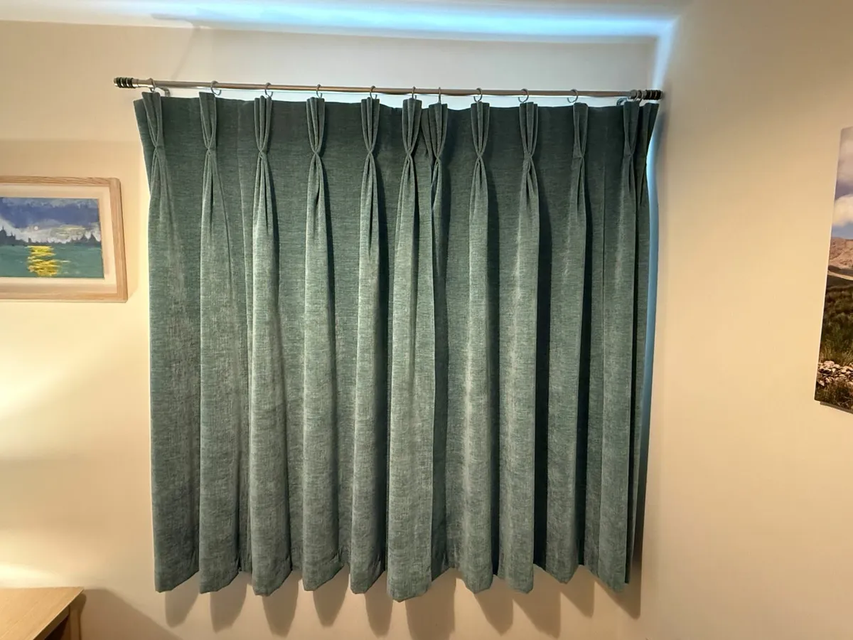 Luxury Bedroom Curtains (Black Out) D15 - Image 1
