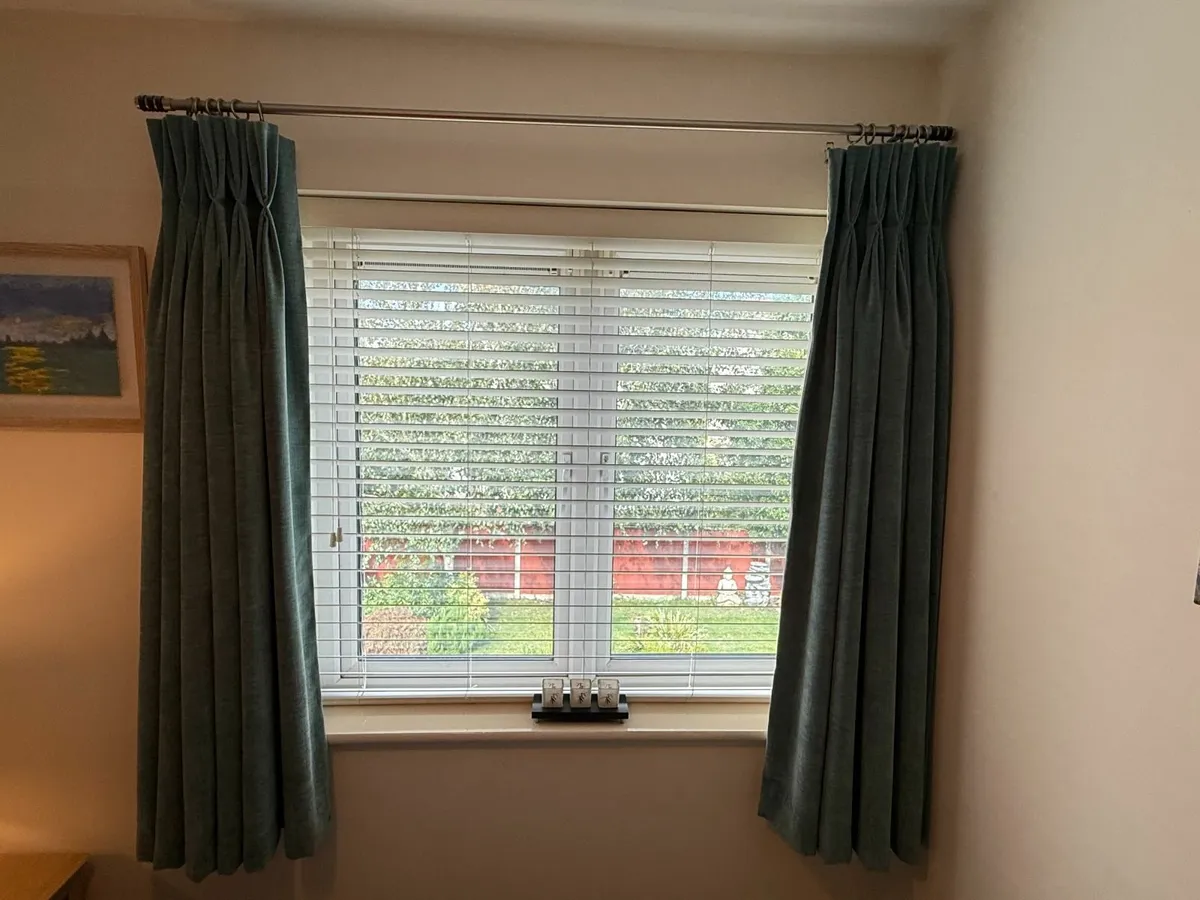 Luxury Bedroom Curtains (Black Out) D15 - Image 2