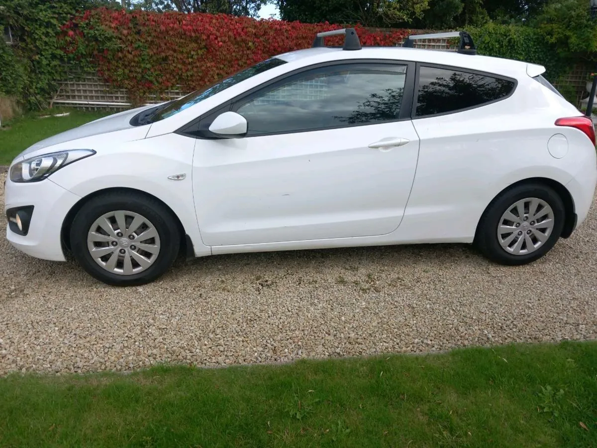 Hyundai i30 Van 2017 1.4 dsl crtv 05/26 - Image 3