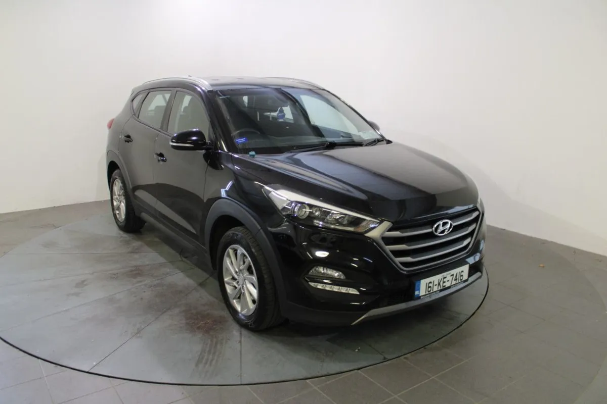 Hyundai Tucson 2.0 D Executive 4WD Auto - Image 1