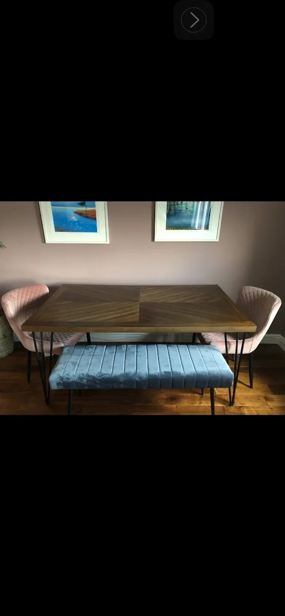 Dining table - Image 1