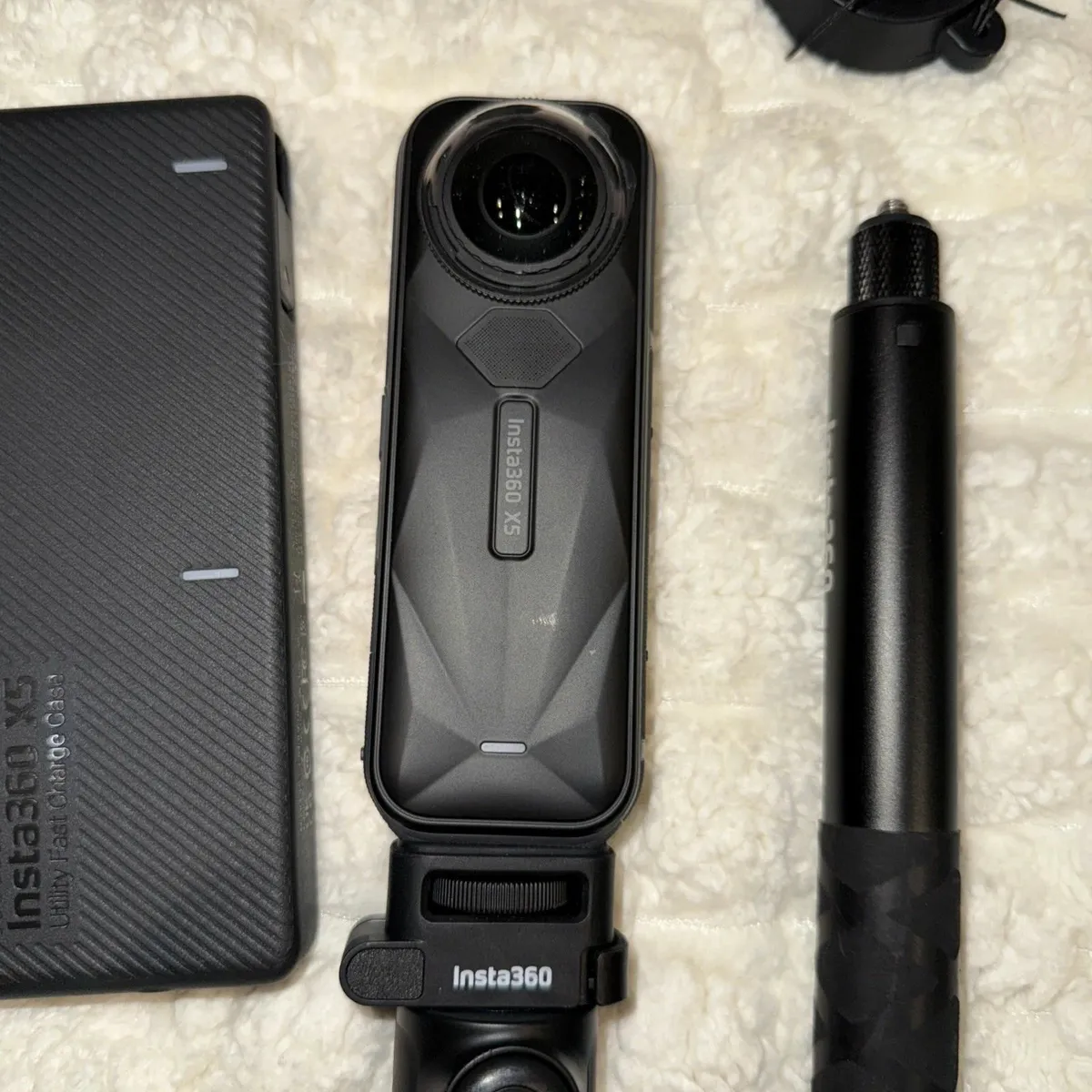 Insta360 X5  8K 360° Action Camera Bundle - Image 3