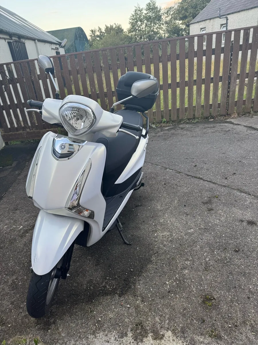 2023 Yamaha Delight 125cc Scooter & Accessories - Image 3