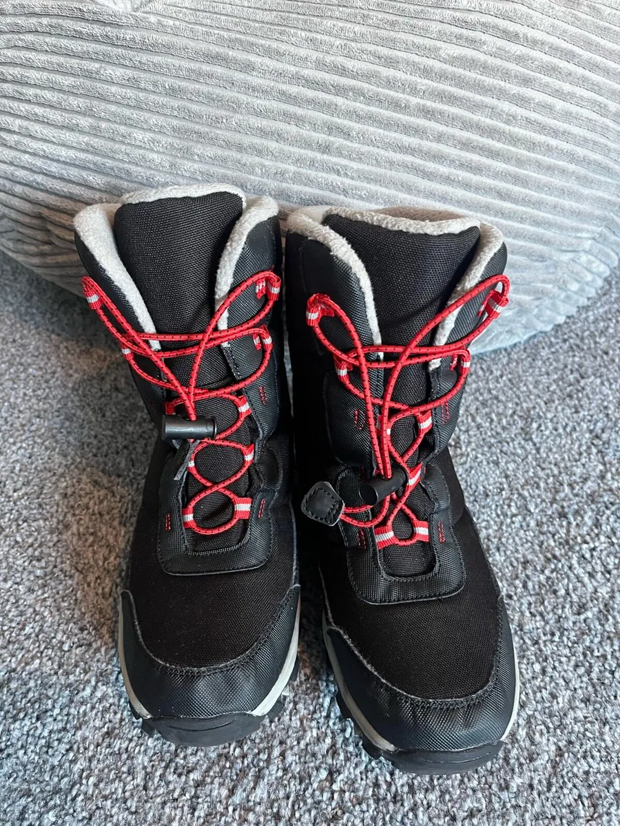 Kids snow boots UK size3 - Image 1