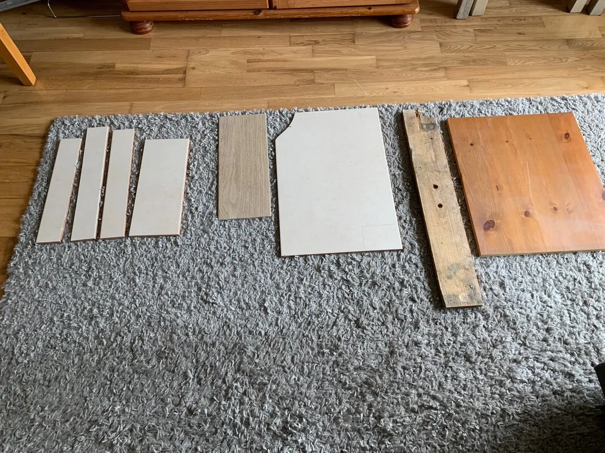 Tile and Wood off cuts - Image 3