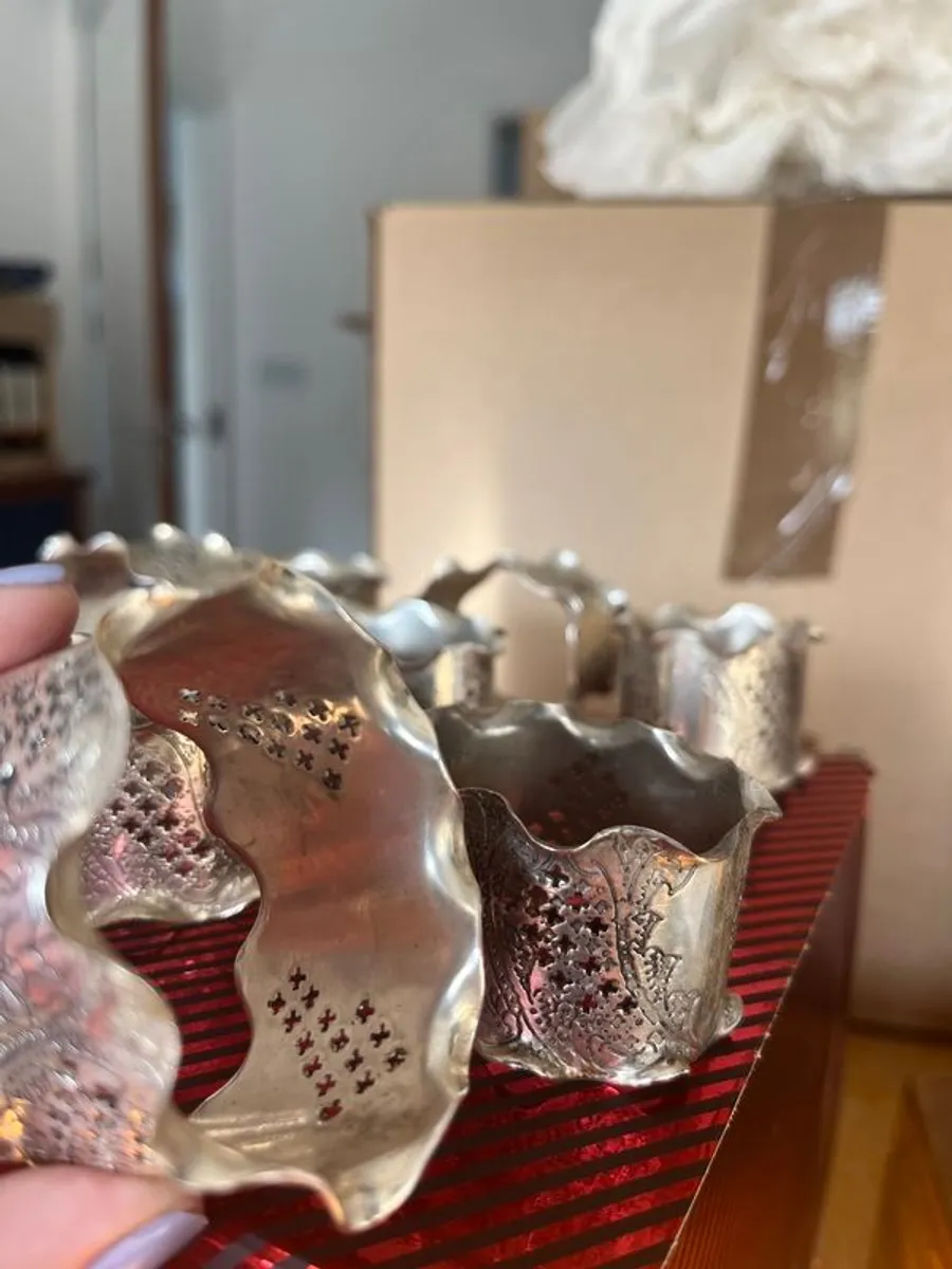 Set of 8 Vintage Ornate Silver-Plated Napkin Rings - Image 2