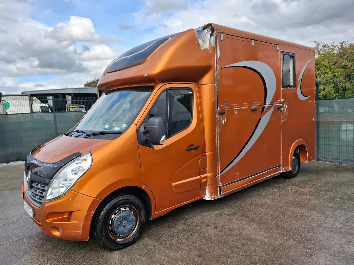 162 Renault Master  Horse Box 2  2.3 Diesel - Image 3
