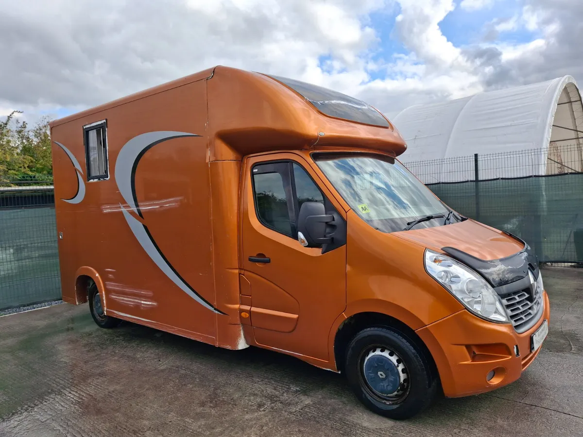 162 Renault Master  Horse Box 2  2.3 Diesel - Image 1
