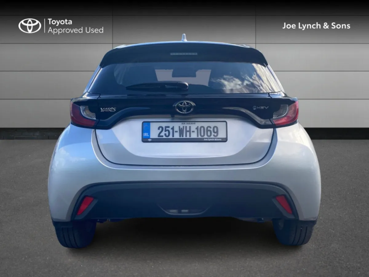 Toyota Yaris Yaris Hybrid 115 Luna - Image 4