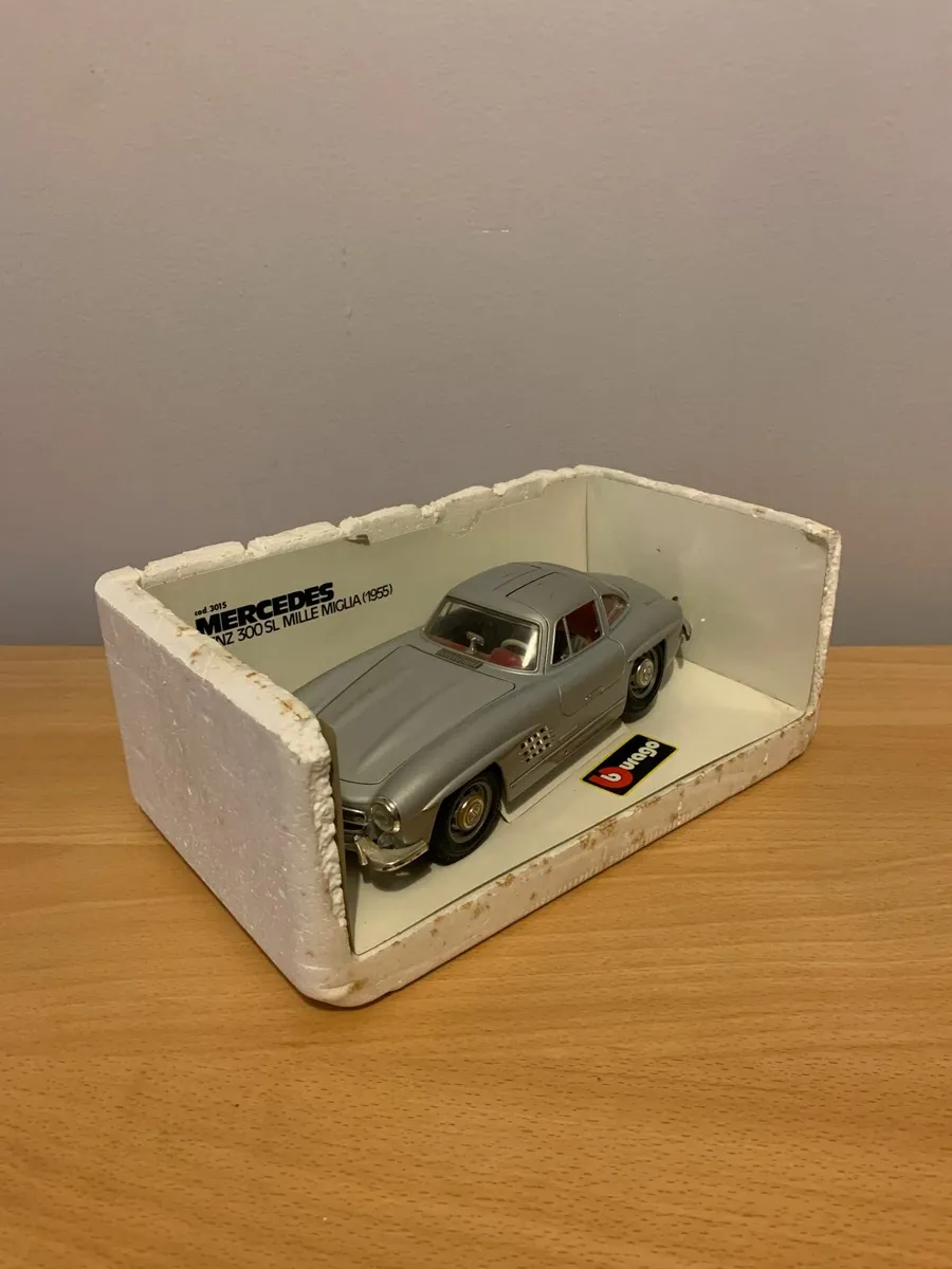 1955 Mercedes Benz 300 SL 1/18 Burago Model Car - Image 4