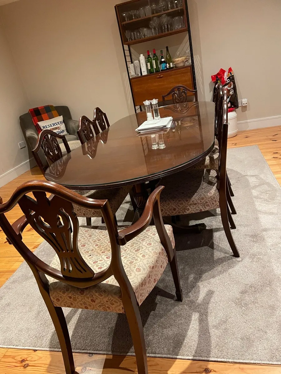 Dining table and 8 chairs, antique - Image 1