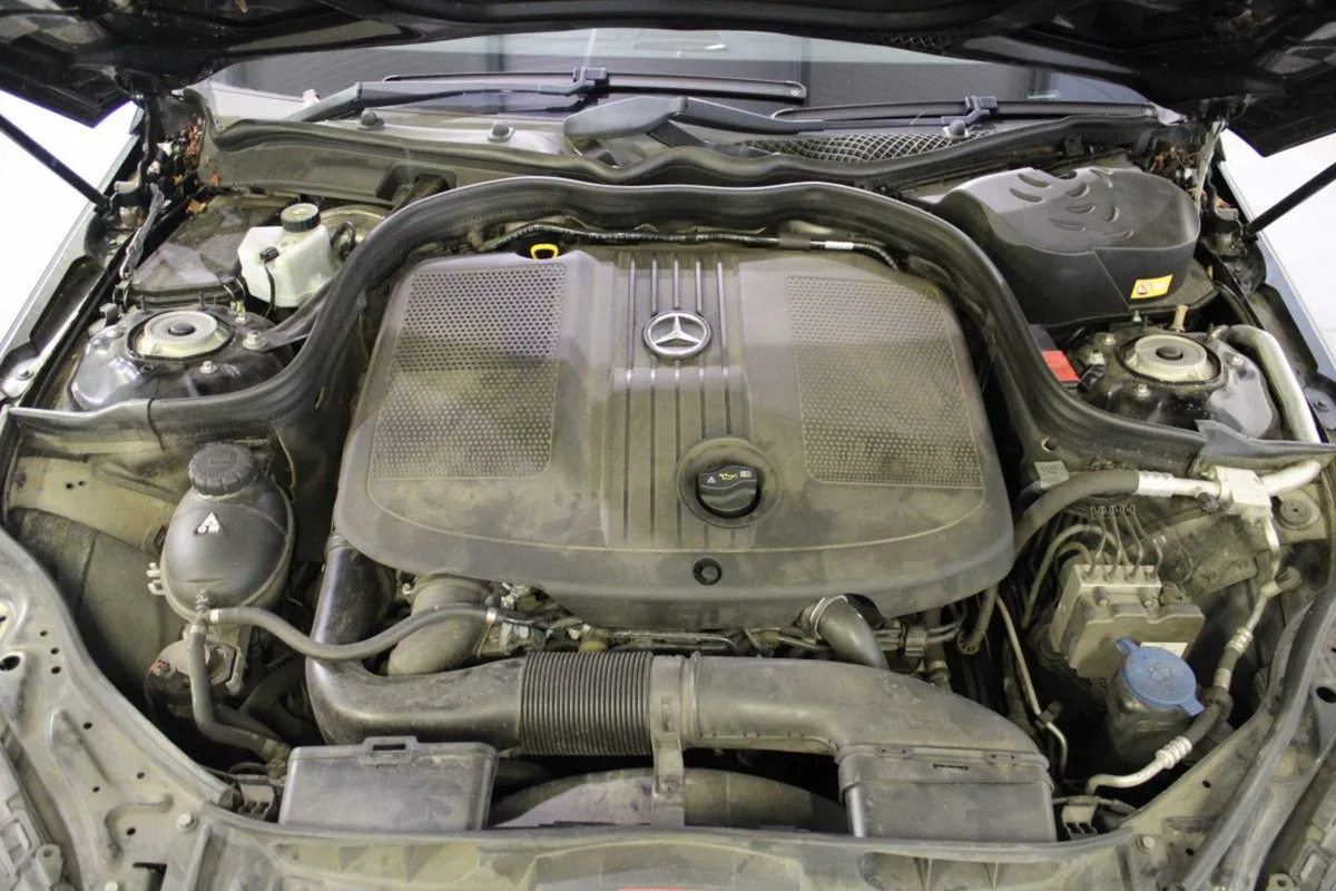 Mercedes-Benz E-Class E220 CDI Elegance Sport Auto - Image 4