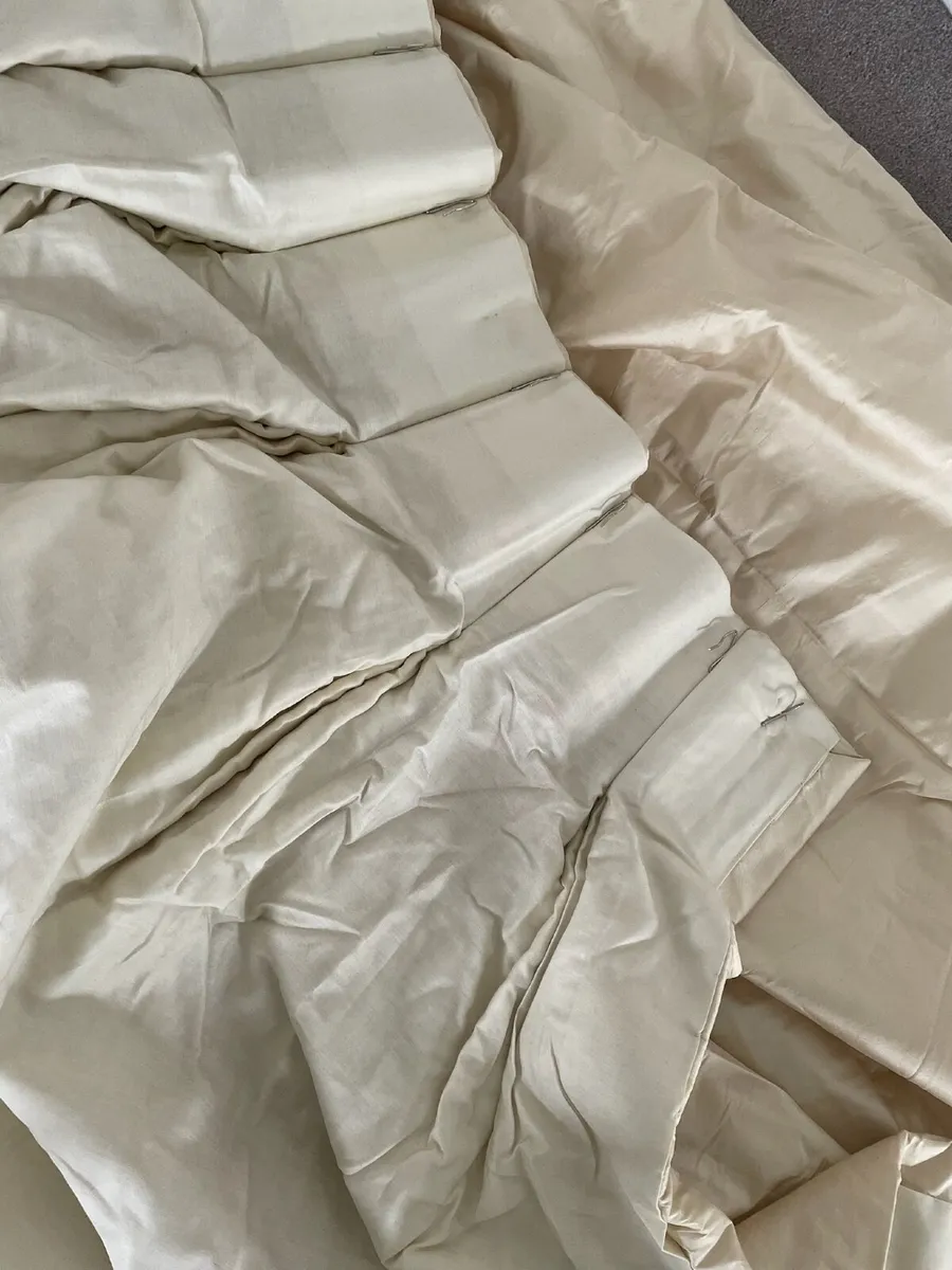 Silk Curtains x 2 - Image 2